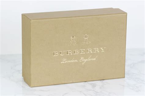 BURBERRY ESSENTIALS: Nothing will 